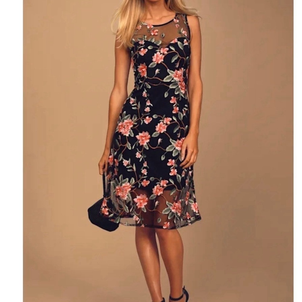 NWT Lulus Headliner Floral Embroidered Sleeveless Midi Dress‎ Size MEDIUM